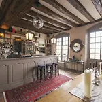 Le Patio & 4*