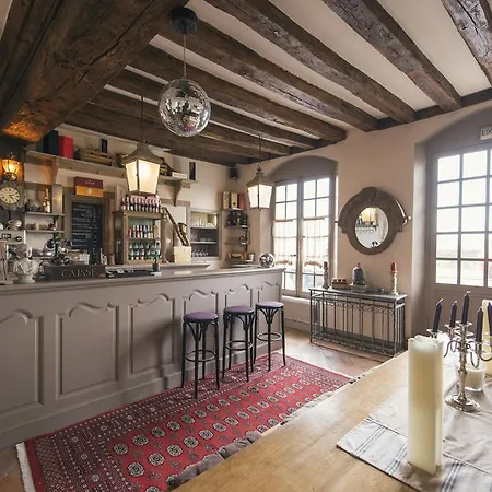 Le Patio & 4*