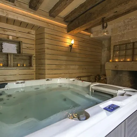 Le Patio & 4*